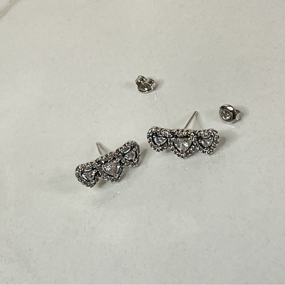 🌟 S925 Sterling Silver Halo Heart Trilogy Stud Earrings - Picture 4 of 8